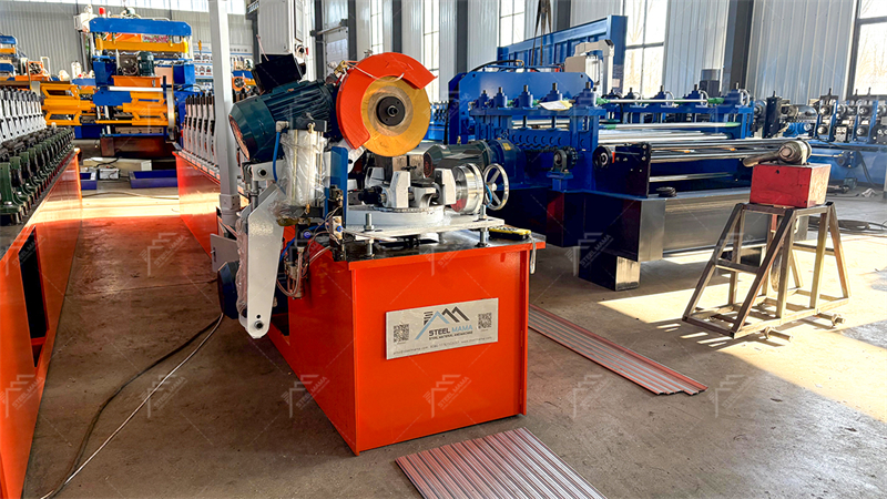 a machine pour le profilés Larmier de volets roulants a machine pour le profilés Larmier de volets roulants
