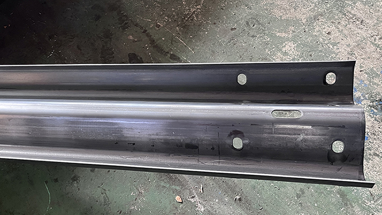 Profileuse pour glissière de sécurité Lignes de Profilage Profileuse pour glissière de sécurité Lignes de Profilage