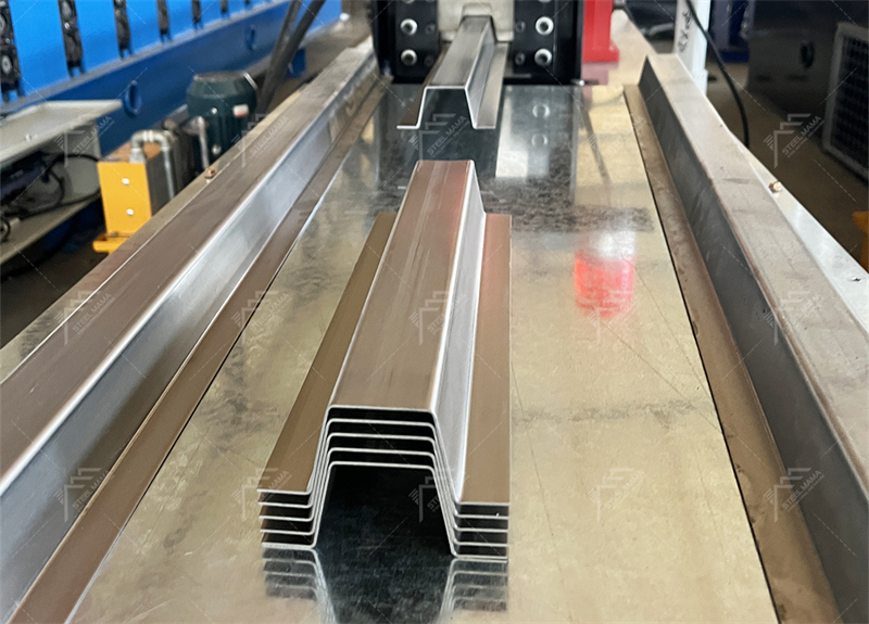 Équipement de fabrication de profilés pour faux-plafon Équipement de fabrication de profilés pour faux-plafon