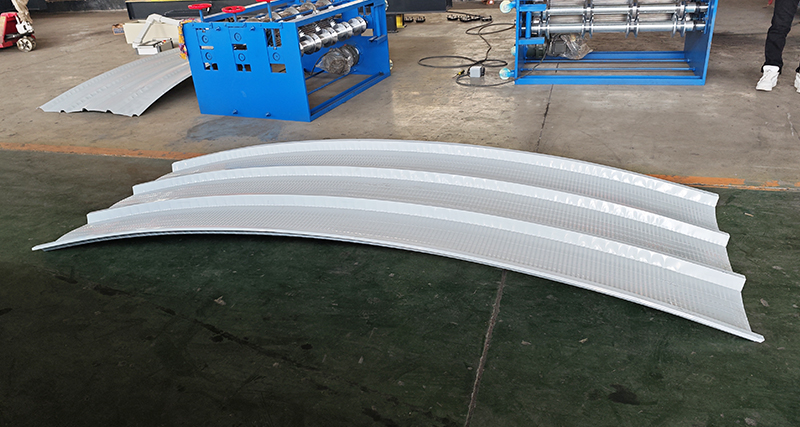 Machine de cintrage à rouleaux pour tôle de toiture Machine de cintrage à rouleaux pour tôle de toiture