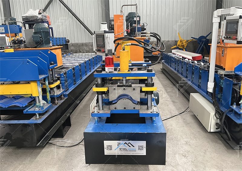 Machine de formage de rouleaux de toiture de faîtage Machine de formage de rouleaux de toiture de faîtage