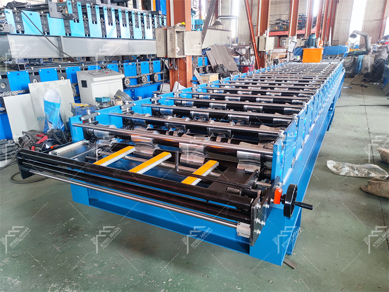 Profileuse pour toits en acier