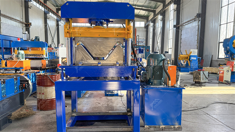 LA CHINE Roll Span K formant la machine