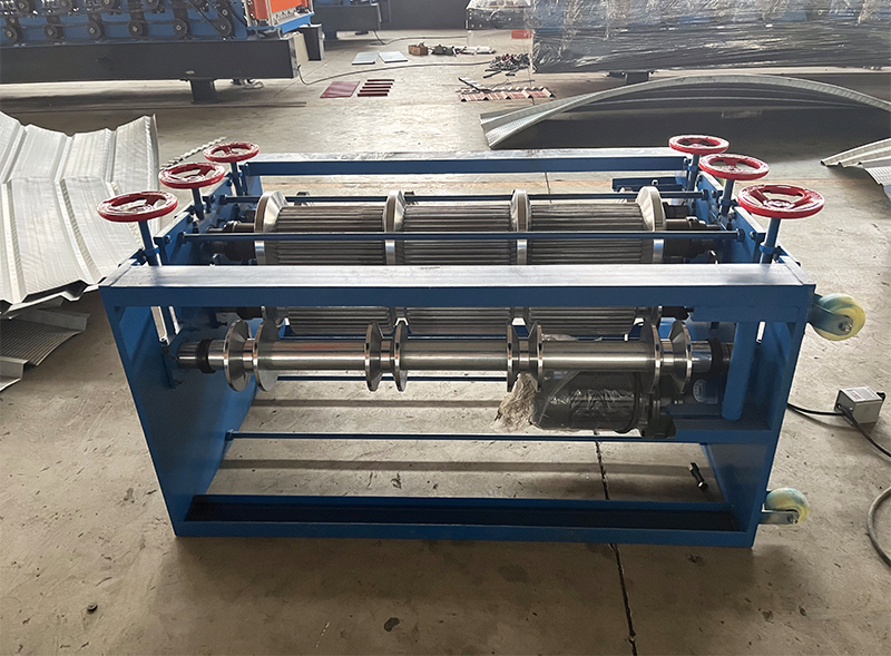 Cintreuse de toiture m&eacute;tallique