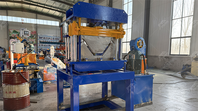 Machine de formage de rouleaux K-Span