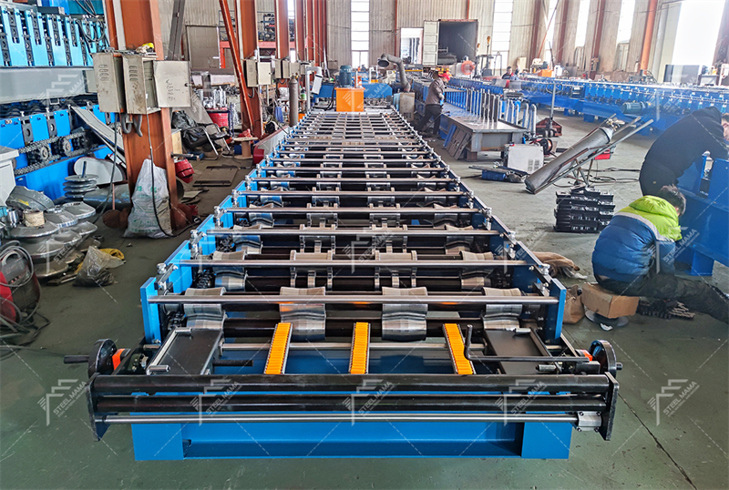 Profileuse de t&ocirc;le de toit