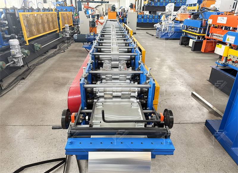 Profileuse pour goutti&egrave;re 