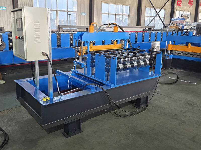 Machine &agrave; former les t&ocirc;les de couverture