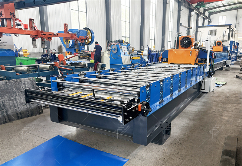 Profileuses &agrave; rouleaux pour tuiles m&eacute;talliques de toiture