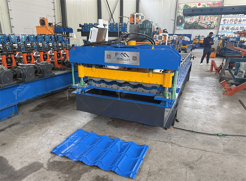 Profileuse de t&ocirc;les ondul&eacute;es pour toitures