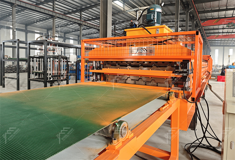 Prix de la machine de formage de panneaux de toiture double couche