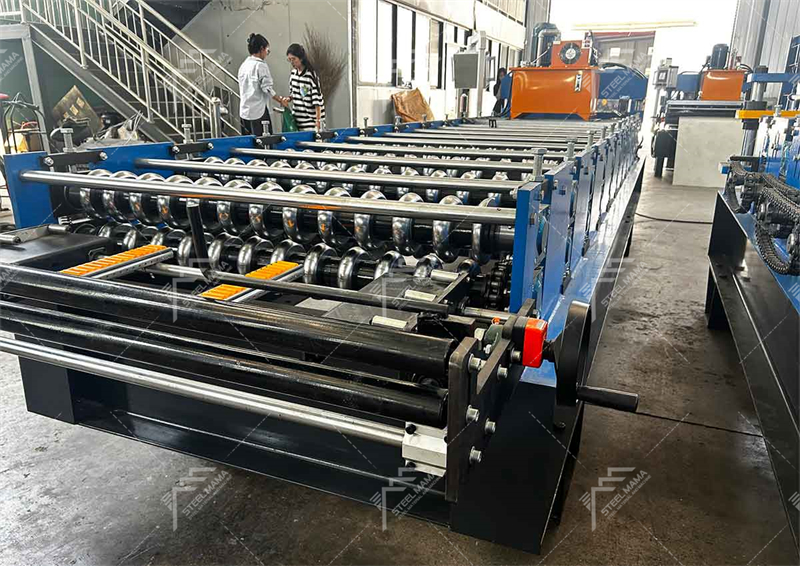 Machine pour plaques de toiture ondul&eacute;es