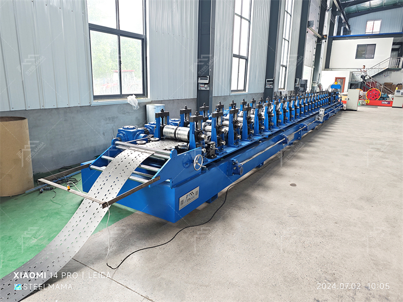 Machine de profilage pour rayonnage industriel 
