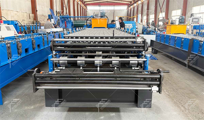 Machine de formage de toitures ondul&eacute;es
