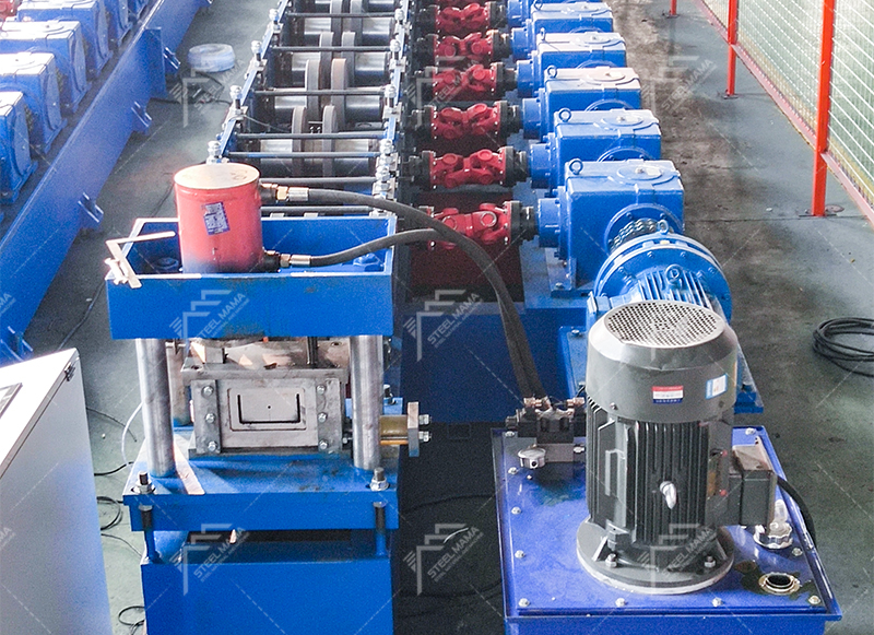 Machine dePoteau pour glissi&egrave;re de s&eacute;curit&eacute; 
