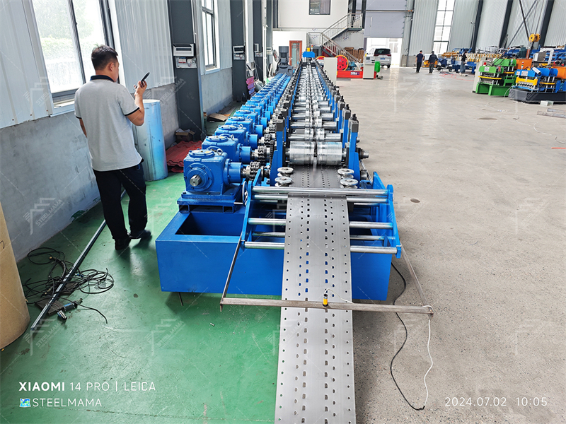 Machine de profilage &agrave; rouleaux pour rayonnage vertical de stockage