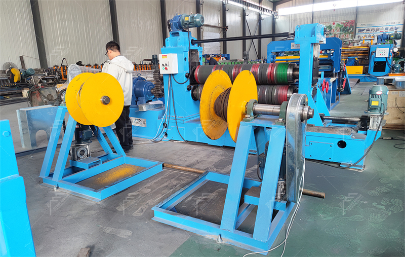 Machine de d&eacute;coupe de bobines d'acier inoxydable 