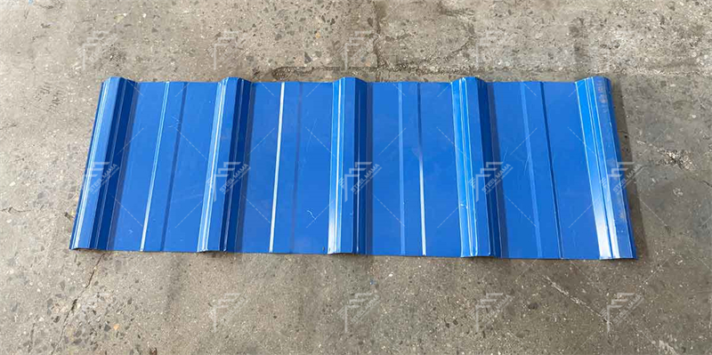 Profileuse double couche pour t&ocirc;les de toiture
